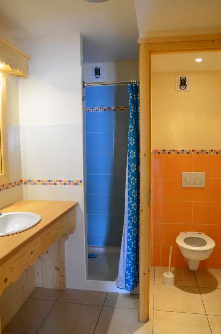 Salle de douche & WC séparé - Chalet L'ESCALADE 